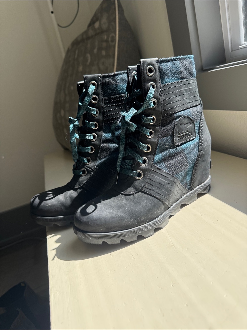 Sorel Black & Teal Lace-Up Wedge Boots